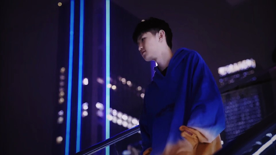 一个人墙移 一个人墙移